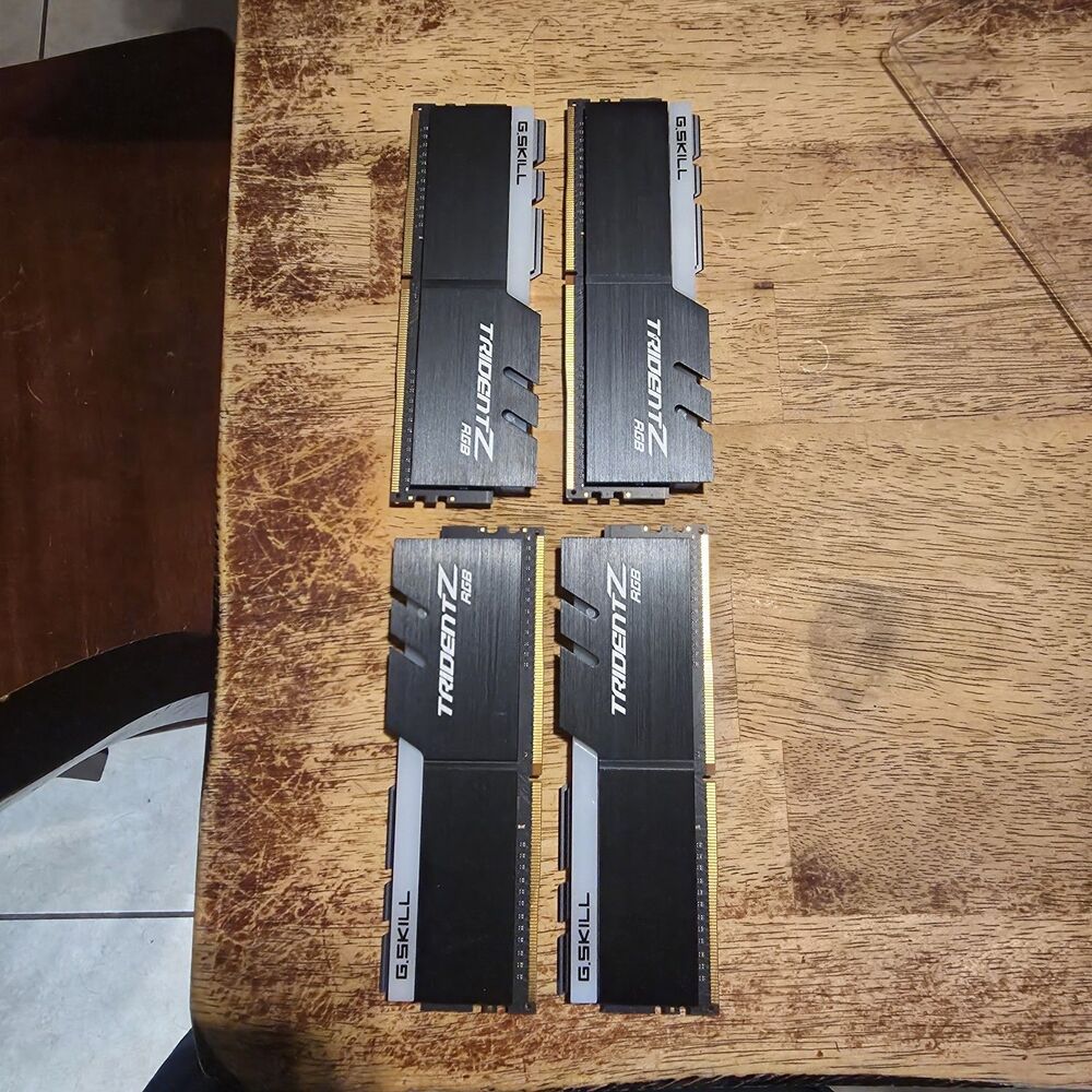 G.SKILL Trident Z RGB 32GB (4x8GB) DDR4-3200 DIMM RAM F4-3200C16Q-32GTZR